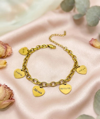 Pulsera personalizada con corazones
