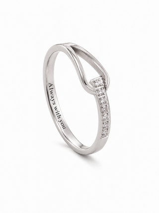 Anillo personalizado entrelazado con circonias