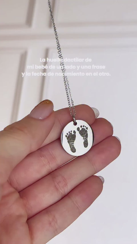 Collar con inscripción totalmente personalizada.